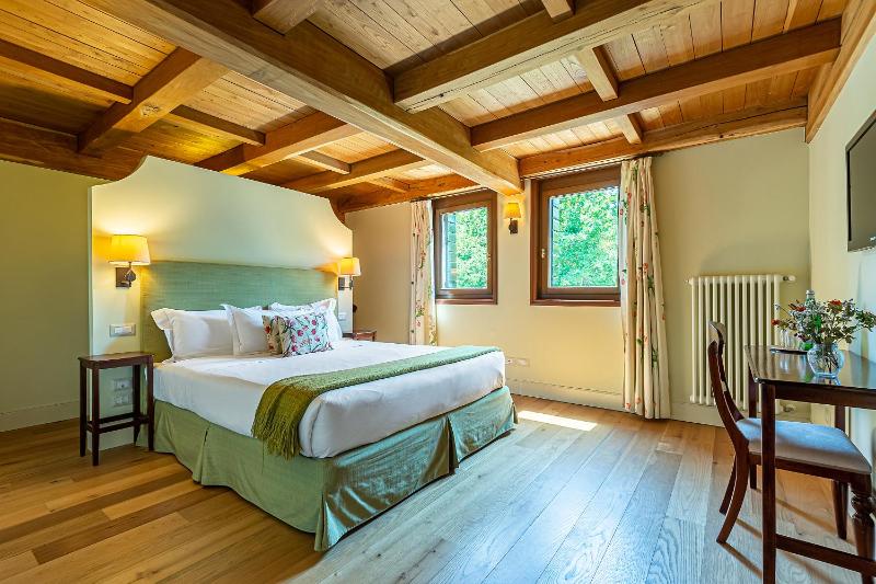 Superior Double Room image 1