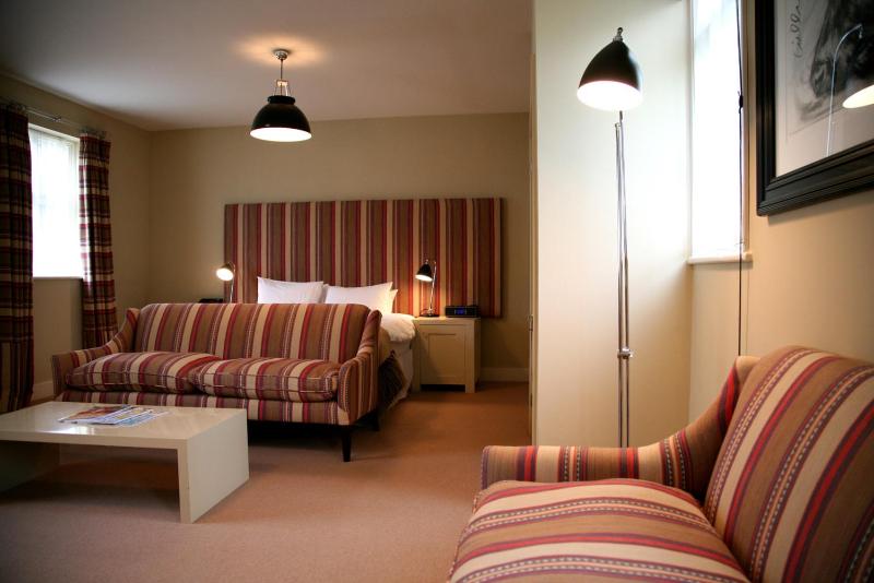 Luxury King Room image 4