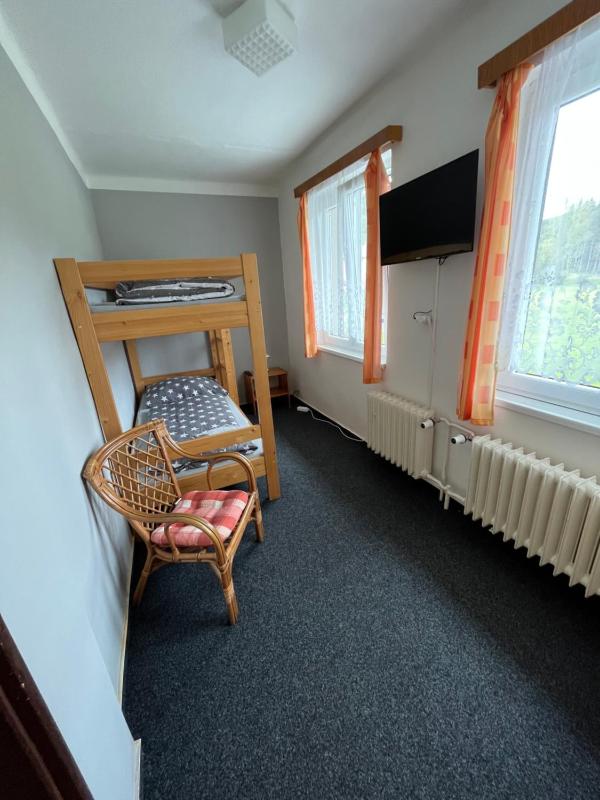 Twin Room with Shared Bathroom image 4