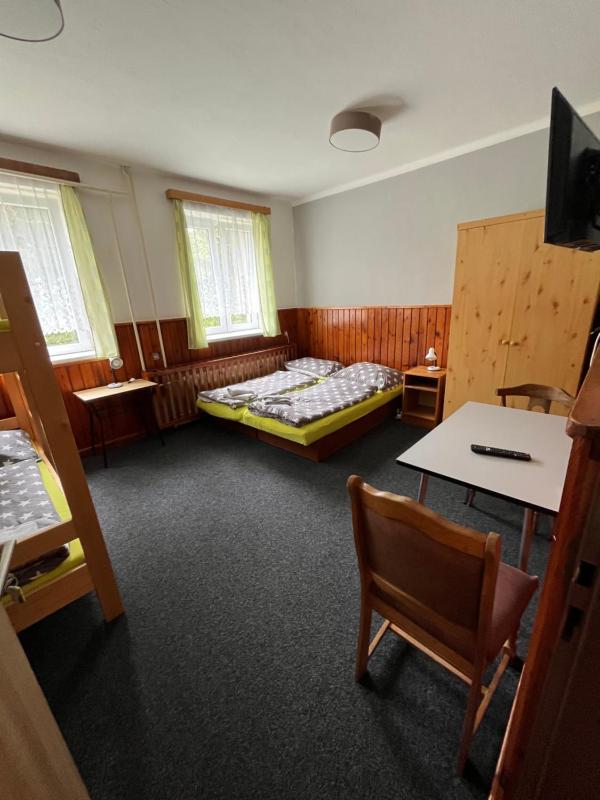 Quadruple Room with Shared Bathroom image 3