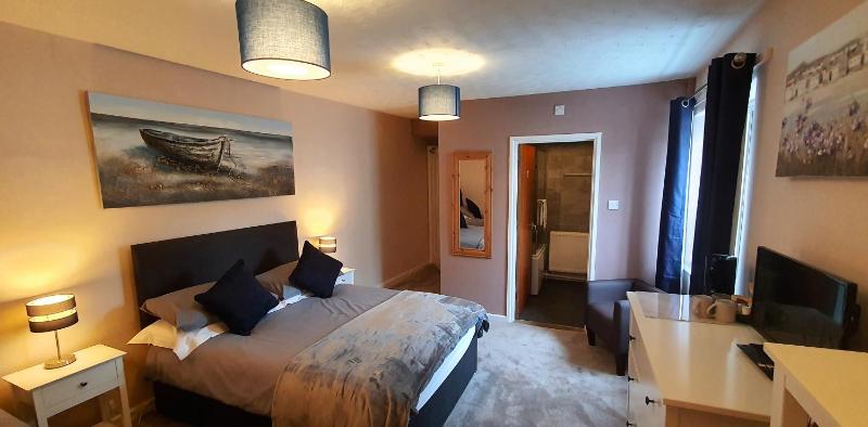 Superior Triple Room image 2