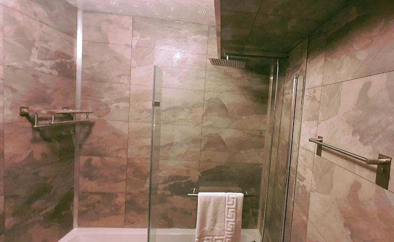 Superior Triple Room image 4