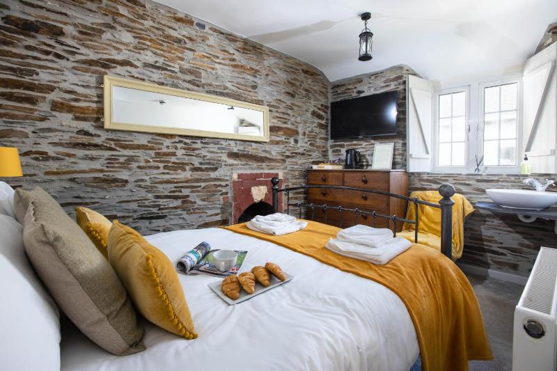Double Room image 1