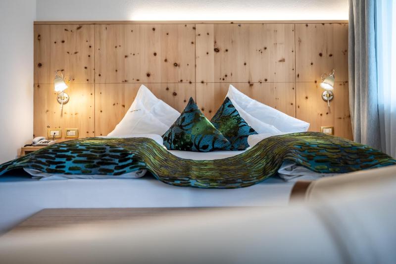 Double or Twin Room with Mountain View image 3