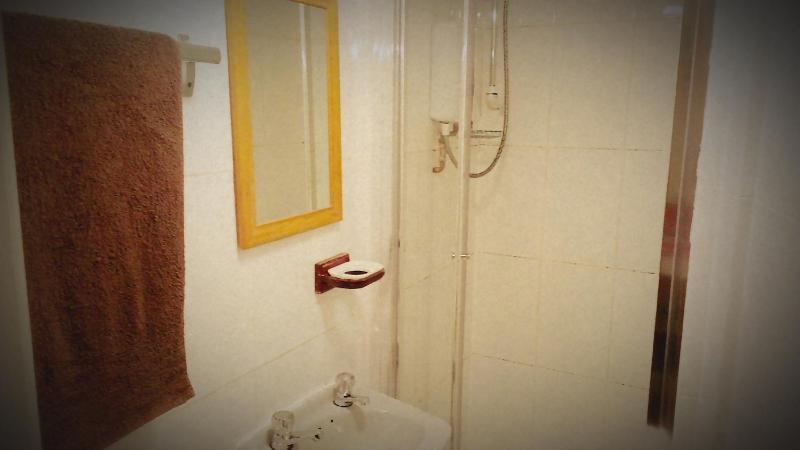 Double Room with Extra Bed image 4