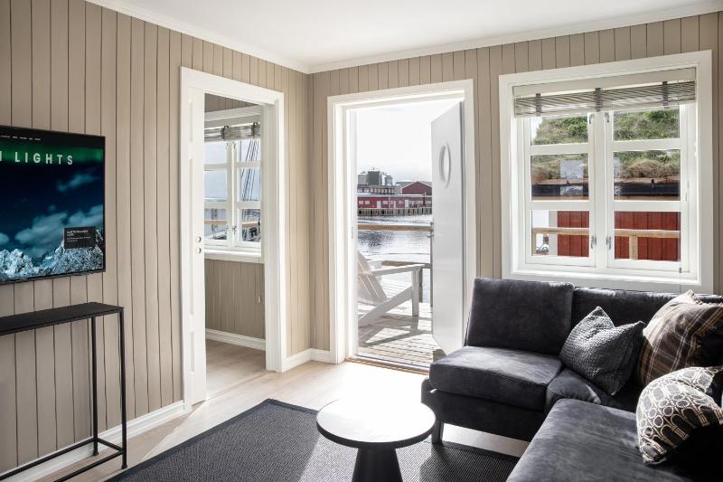 One-Bedroom Apartment image 4