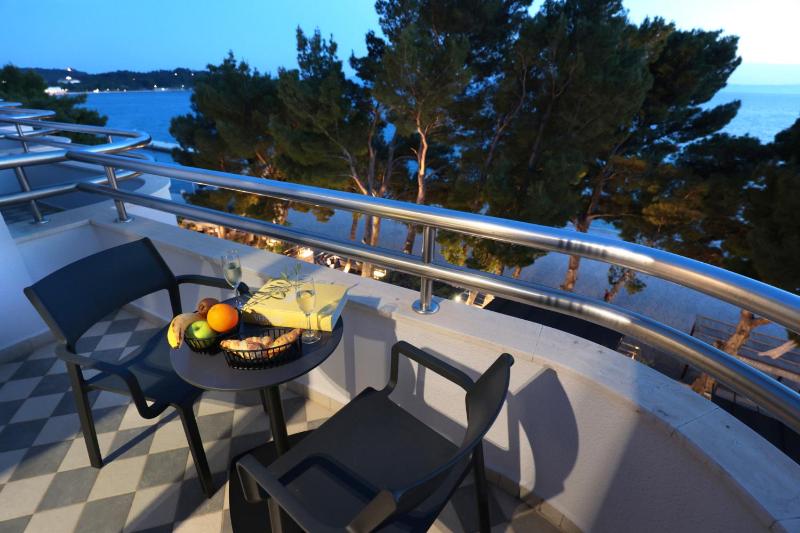 Standard Double Room with Balcony and Sea View image 3