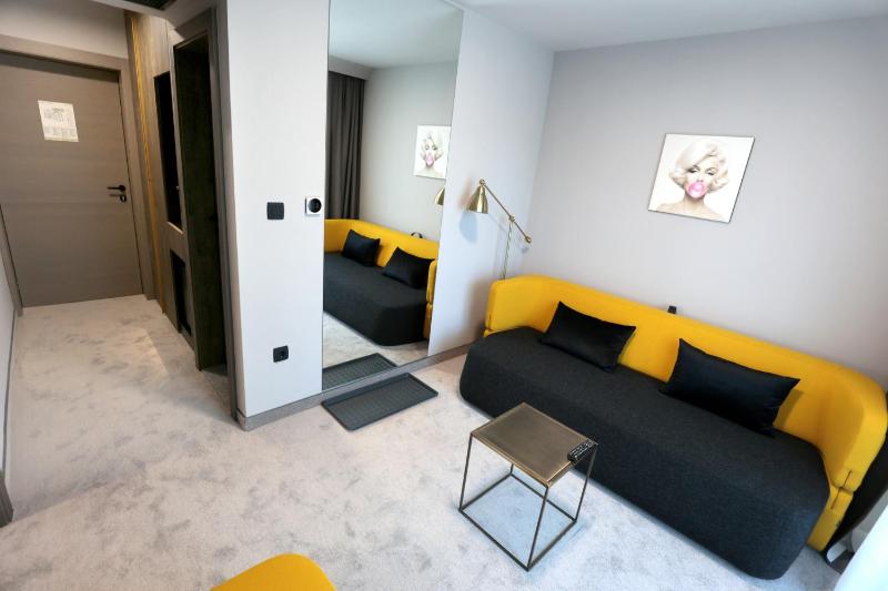 Suite with Sea View image 3