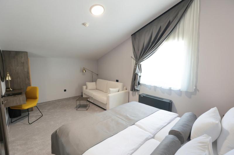 Suite with Sea View image 4