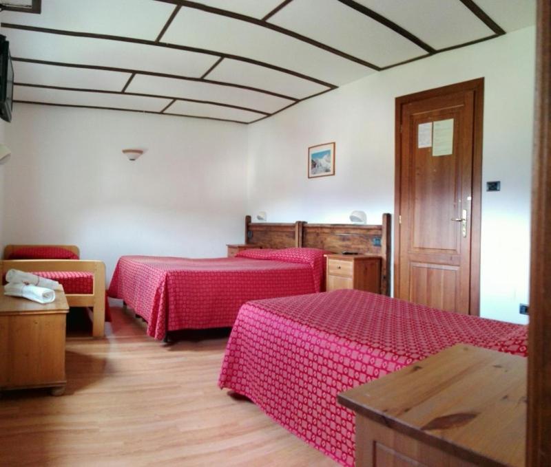 Quadruple Room image 2
