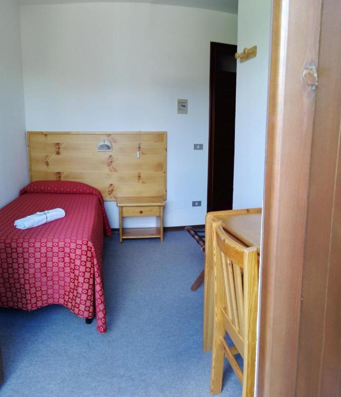 Single Room image 3