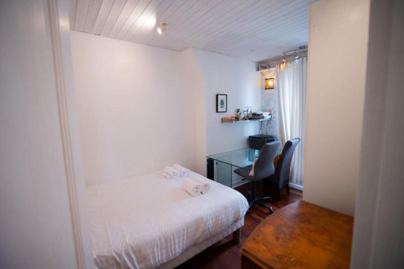 One-Bedroom Apartment image 4