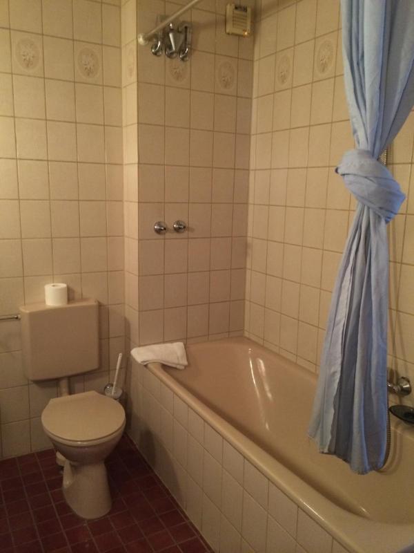 Standard Single Room image 3