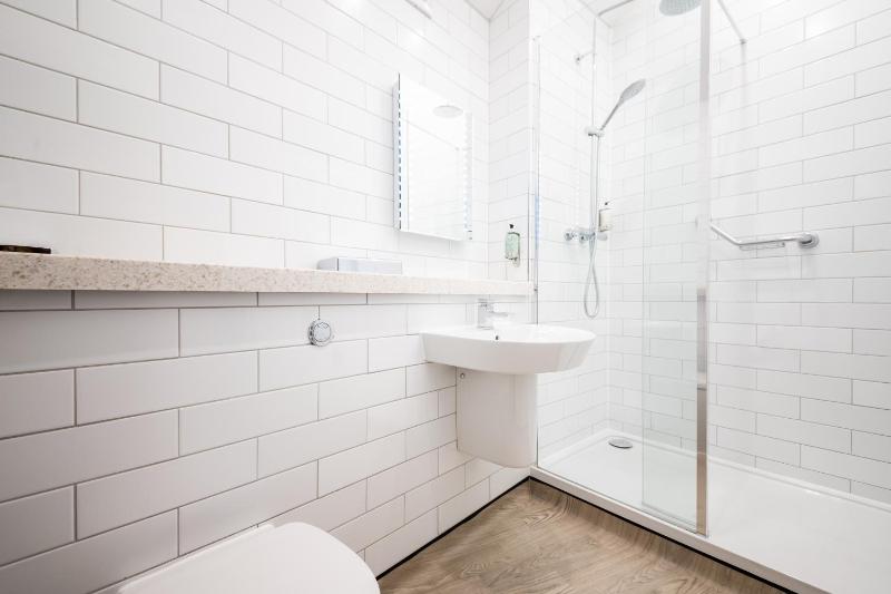 Standard Twin Room image 3