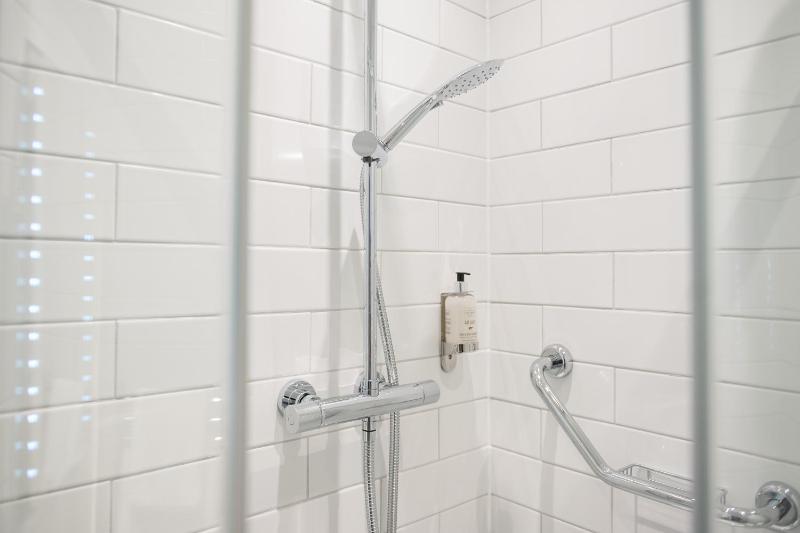 Standard Twin Room image 2