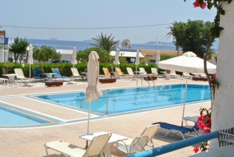 Double or Twin Room with Pool and Sea View image 1