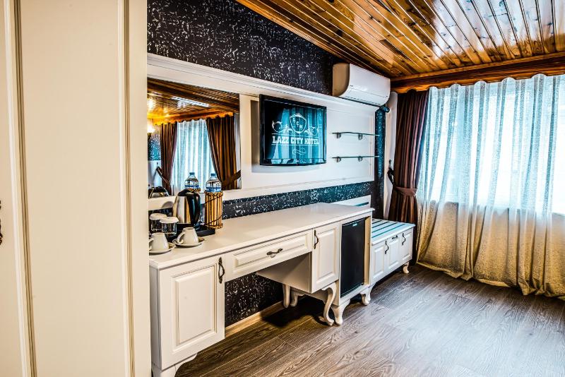 Deluxe Double Room image 1