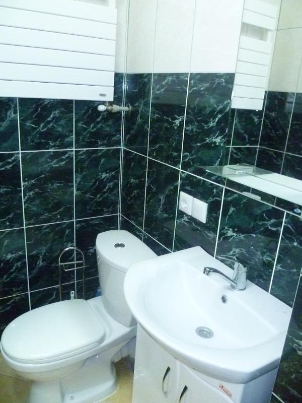 Quadruple Room with Private Bathroom image 2