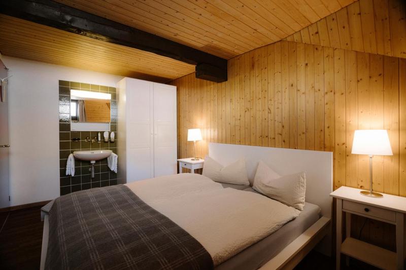 Standard Double Room with Shared Bathroom image 4