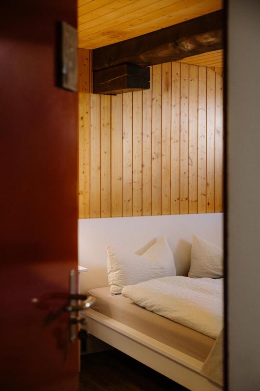 Standard Double Room with Shared Bathroom image 2