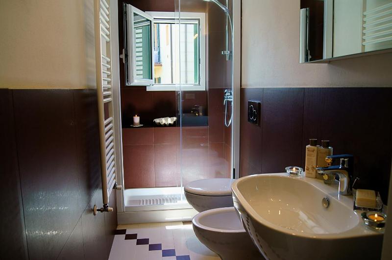 Two-Bedroom Apartment -Split Level image 3