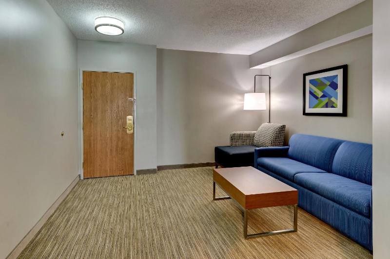 King Suite with Spa Bath - Non-Smoking image 2