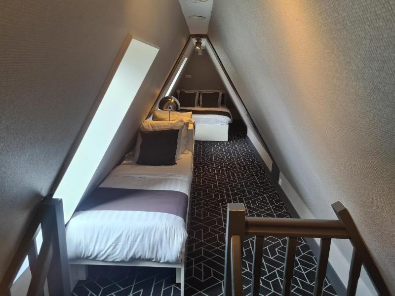 Attic Quadruple Room image 3