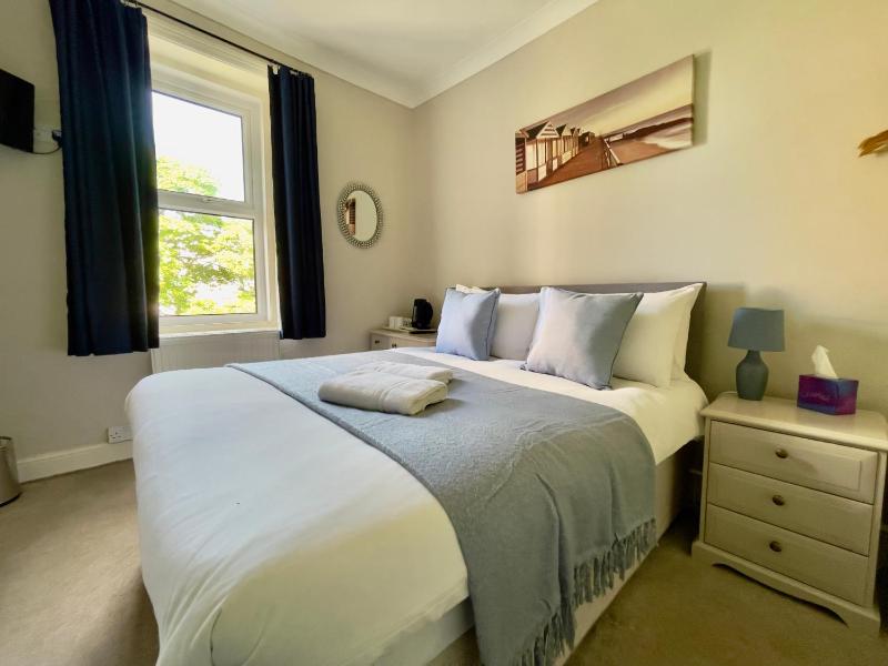 Small Double Room image 1