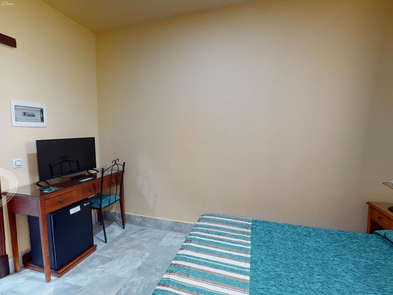 Single Room image 3