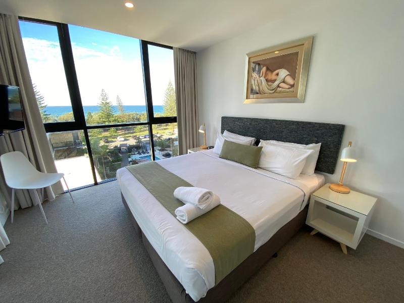 Boardwalk Burleigh Beach - Official - image 14