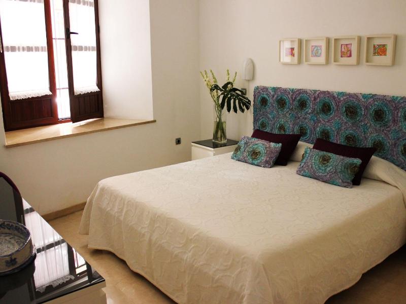 One-Bedroom Apartment image 3