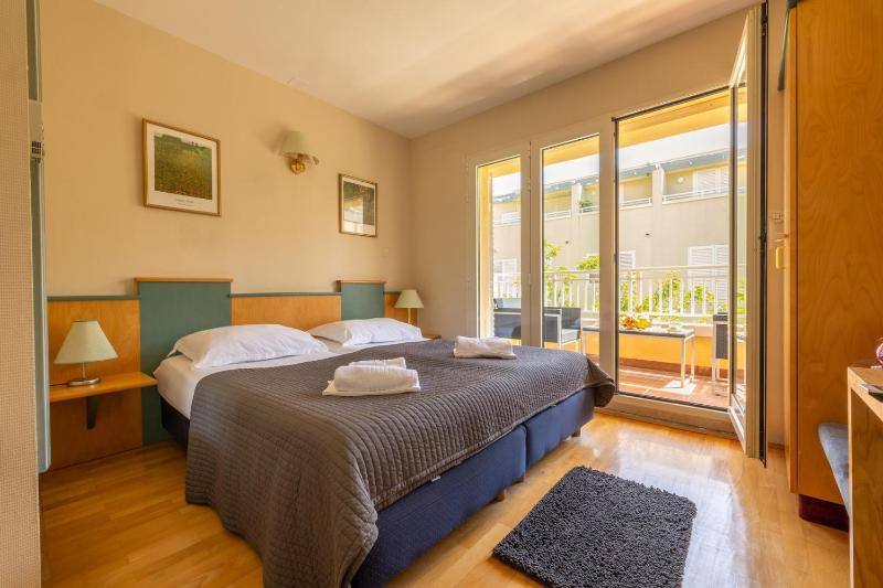 One-Bedroom Apartment image 3