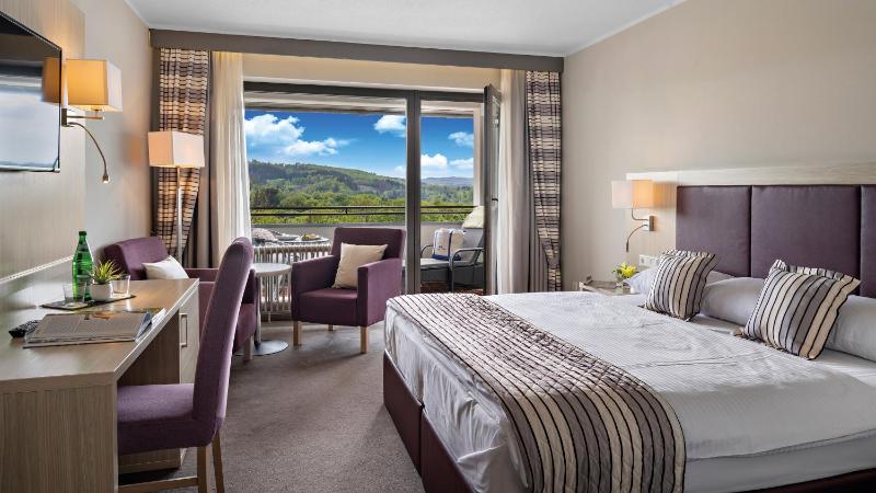Double Room with Balcony image 4