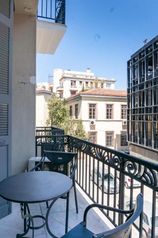 Standard Double Room with Shared Bathroom image 2