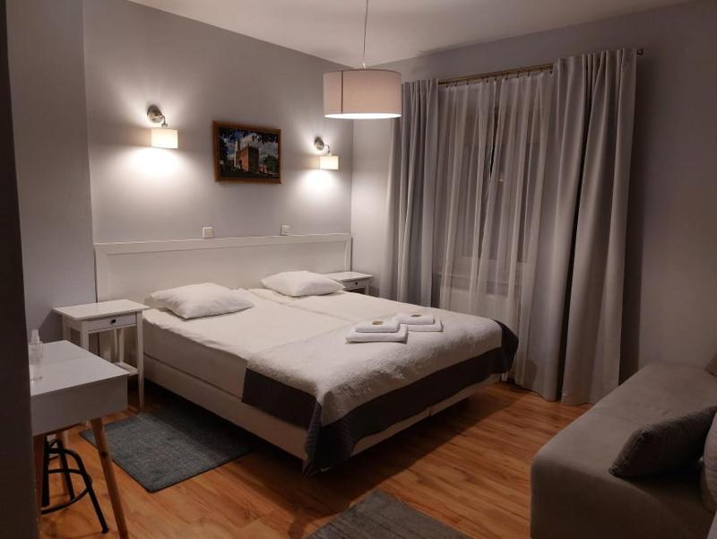 Double Room image 3