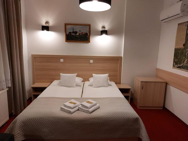 Large Double or Twin Room image 1