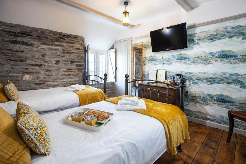 Twin Room image 1