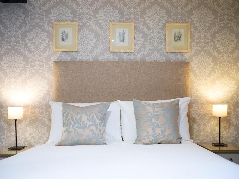 Superior King Room image 2