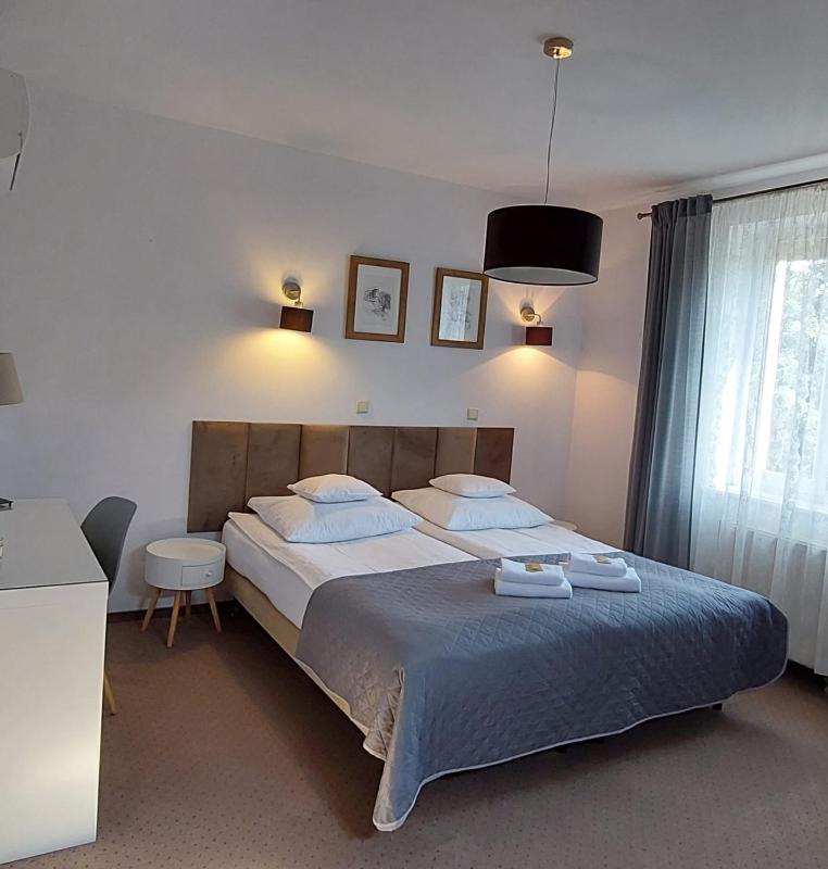 Large Double or Twin Room image 3