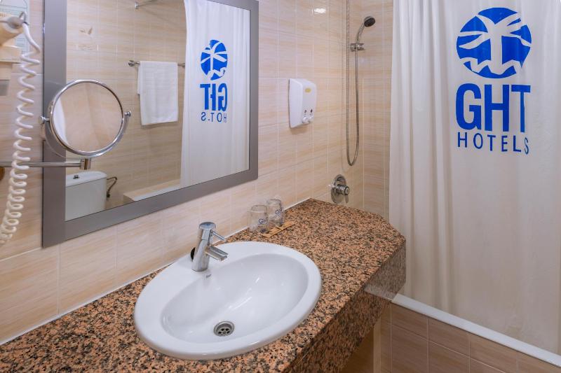 Double or Twin Room image 4