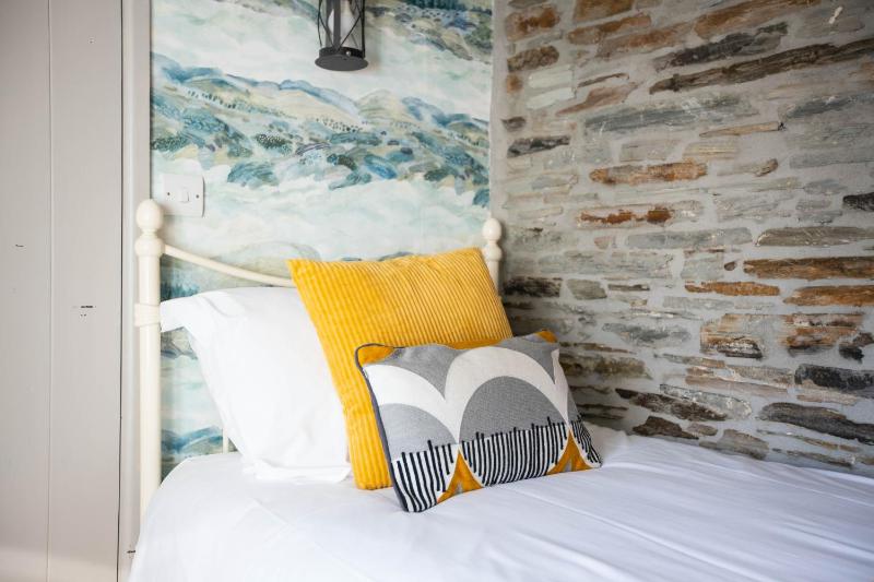 Single Room image 3