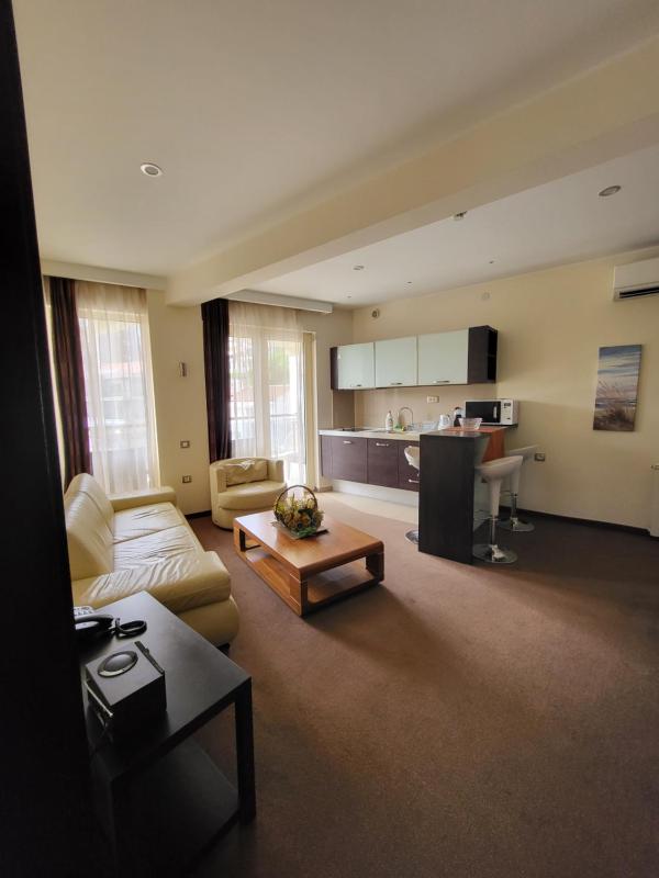 Comfort Two-Bedroom Apartment with Partial Sea View image 4
