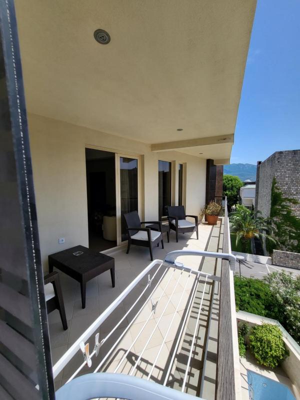 Comfort Two-Bedroom Apartment with Balcony image 4