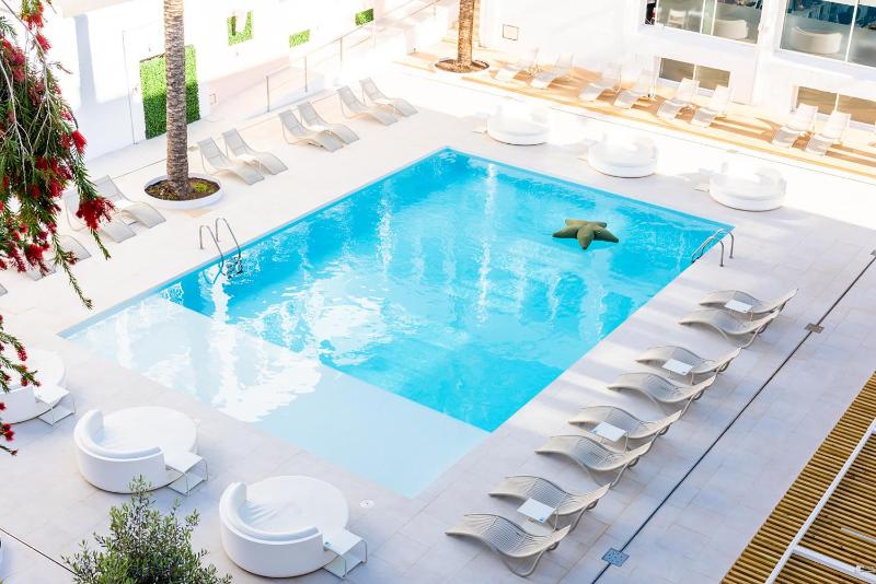 Chillout Pool View Room image 1