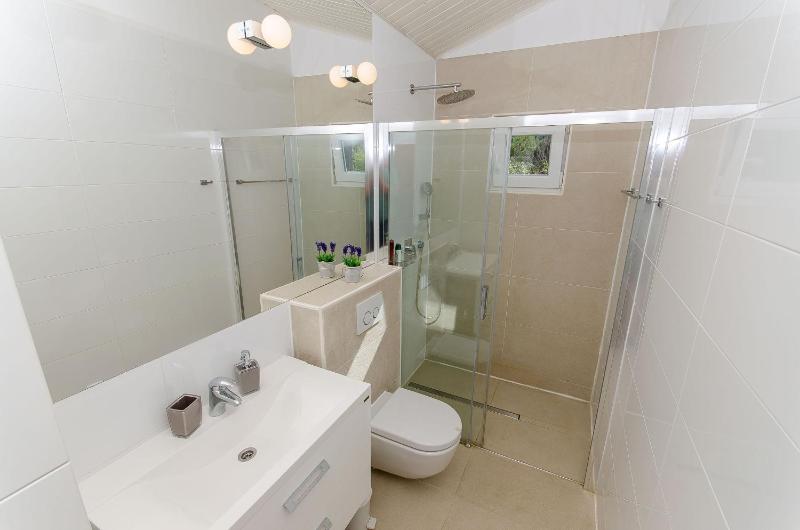 Three-Bedroom Holiday Home  image 3