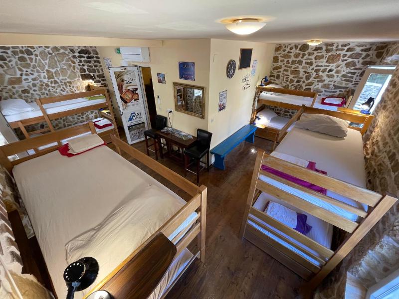 Bed in 8-Bed Dormitory Room image 3