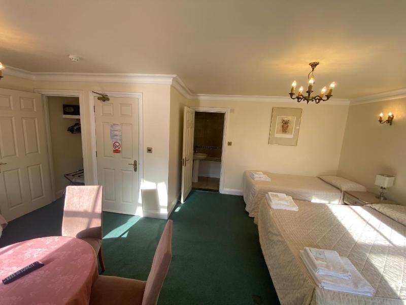 Quadruple Room image 2