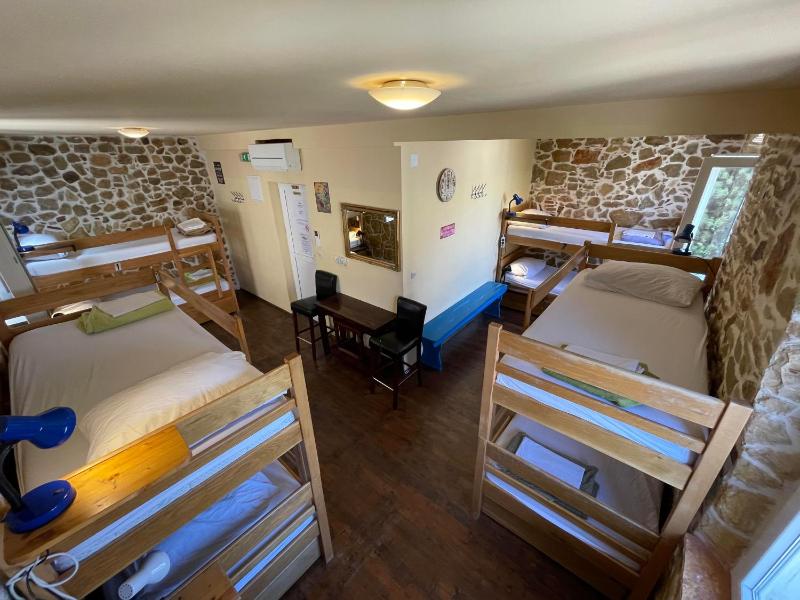 Bed in 8-Bed Mixed Dormitory Room image 3
