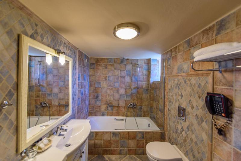 Superior Double Room image 3