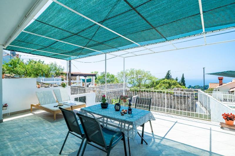 One-Bedroom Apartment with Terrace and Sea View image 1